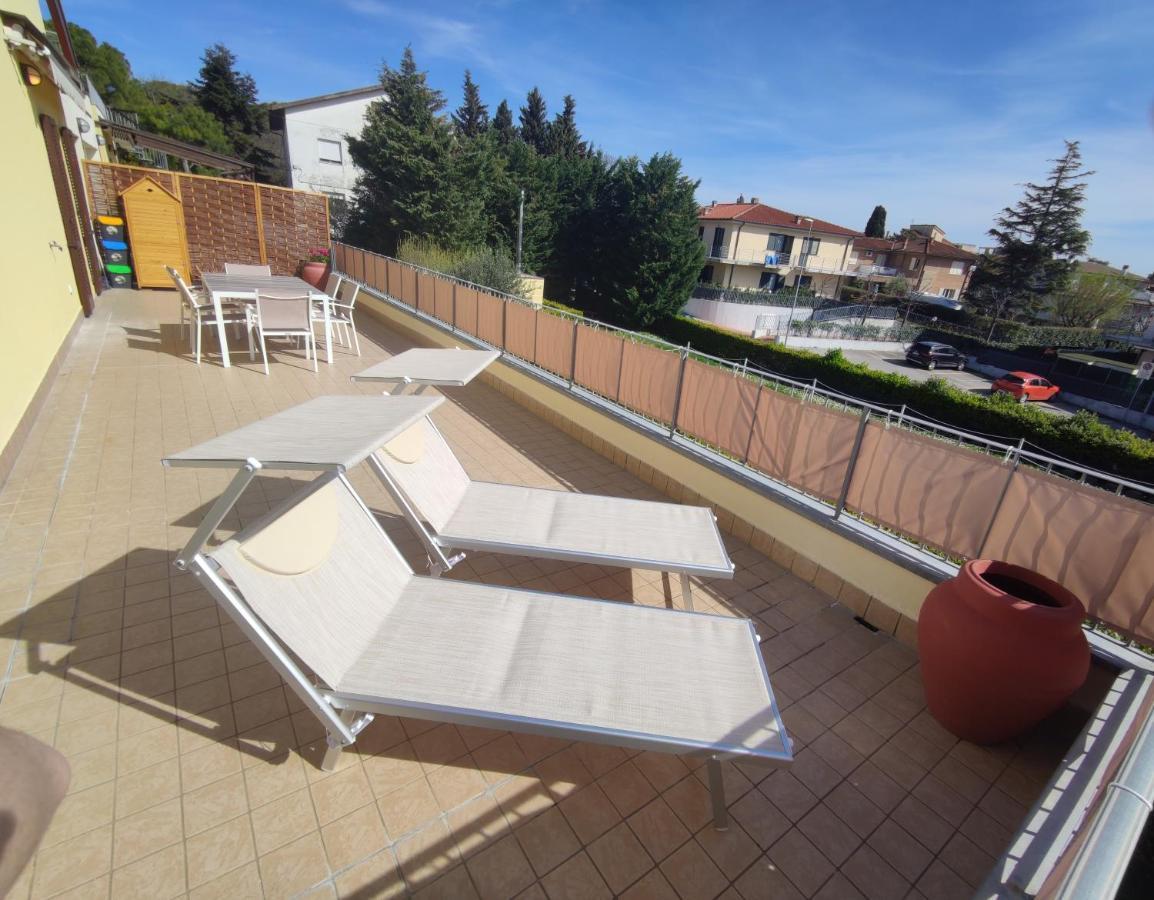 Appartamento L'Azalea - A Due Passi Da Numana Con Grande Terrazzo E Piscina Condominiale Stagionale Sirolo Exterior photo